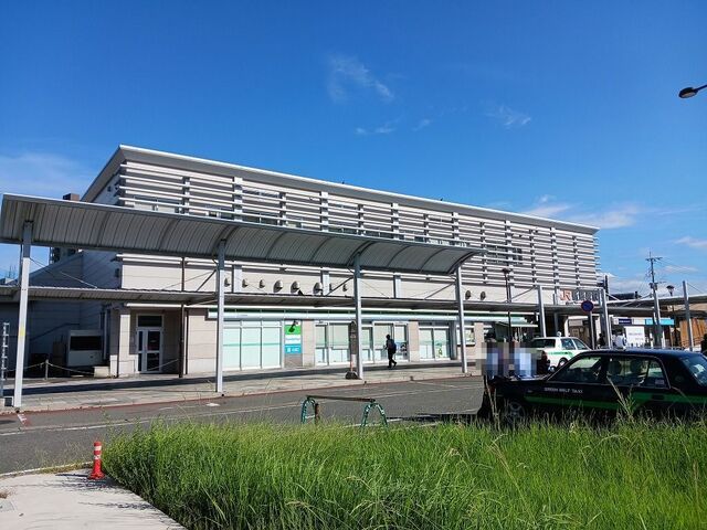 近くの新飯塚駅まで1,700m(徒歩22分)