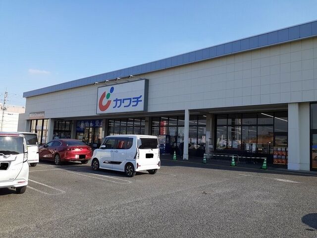 近くのカワチ渋川南店まで1,000m（徒歩13分）