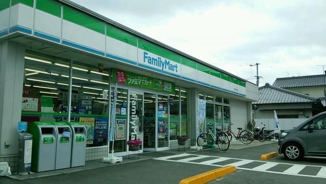 近くのファミリーマート沢津店様まで200m(徒歩3分)