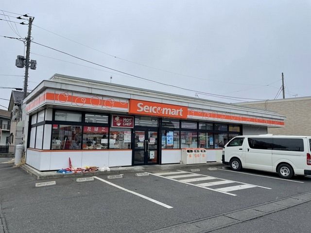 近くのセイコーマート阿見岡崎店まで300m(徒歩4分)