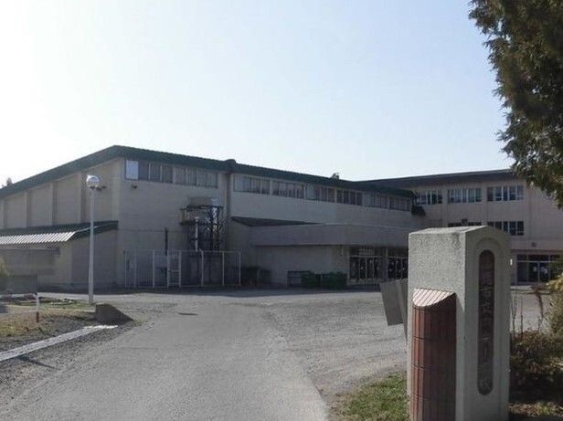 近くの函館市立中央小学校まで1,000m(徒歩13分)
