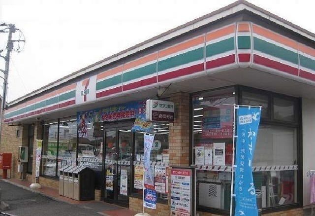 近くのセブンイレブン三島二日町店まで800m（徒歩10分）