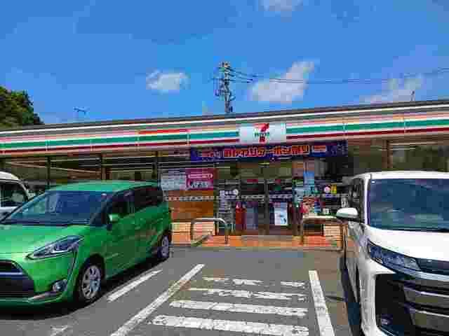 近くのセブンイレブンまで600m（徒歩8分）