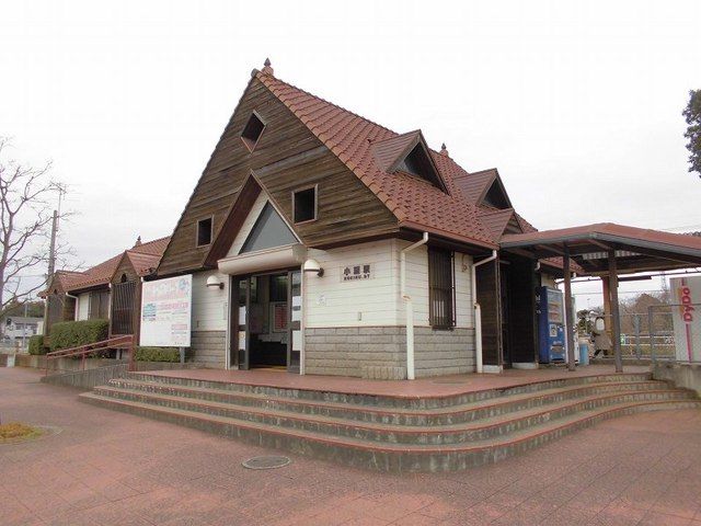 近くの関東鉄道常総線小絹駅まで1,620m(徒歩21分)