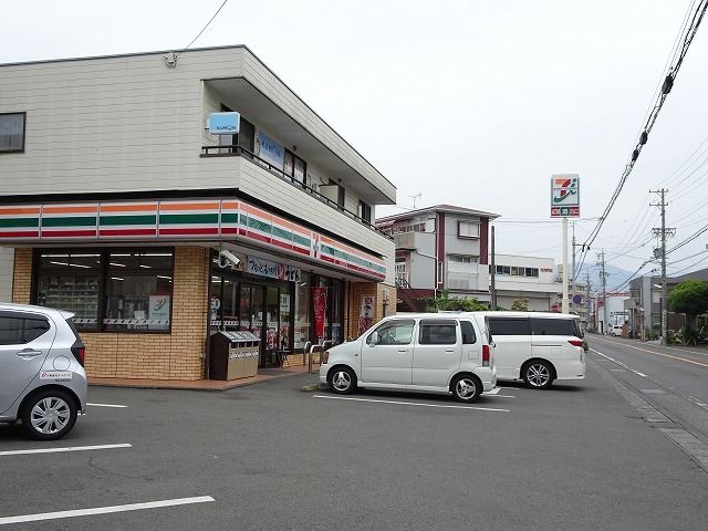 近くのセブンイレブン静岡平和4丁目店まで450m（徒歩6分）