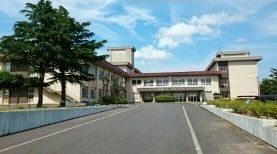 近くの新潟市立阿賀小学校まで600m（徒歩8分）