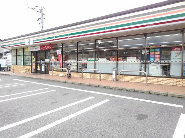近くのセブンイレブン春日一の谷店まで500m（徒歩7分）
