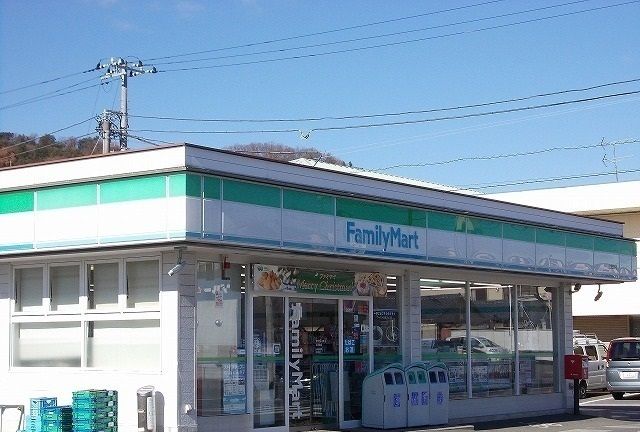 近くのファミリーマート沼津西間門店まで230m(徒歩3分)