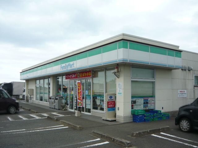 近くのファミリーマート指宿大園原店まで1,050m（徒歩14分）