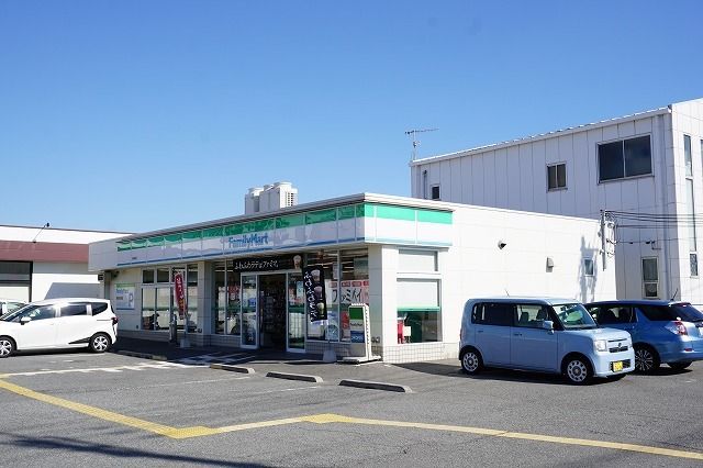 近くのファミリーマートまで400m(徒歩5分)