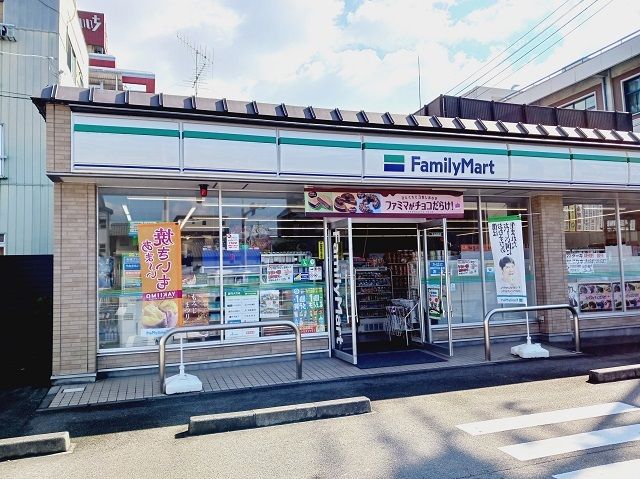 近くのファミリーマート市役所前店様まで1,000m(徒歩13分)