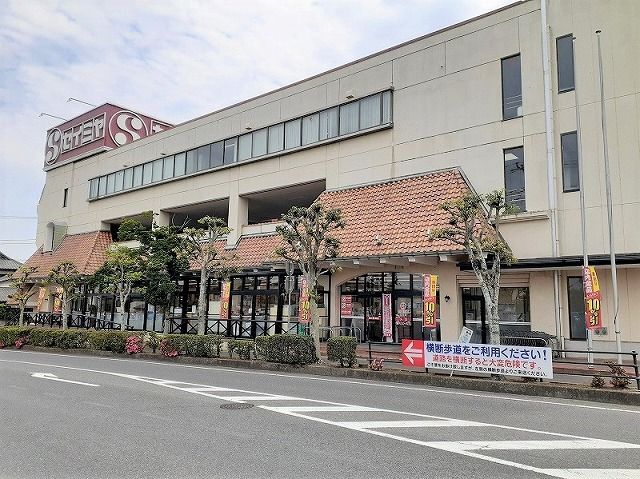 近くのセイミヤ潮来店まで650m（徒歩9分）