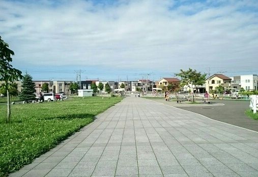 近くの明日風公園まで620m（徒歩8分）