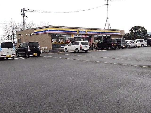 近くのミニストップ筑後野町北店まで560m（徒歩7分）