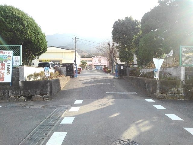 近くの小学校まで1,470m（徒歩19分）