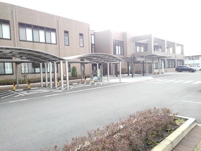 近くの役所まで1,340m（徒歩17分）