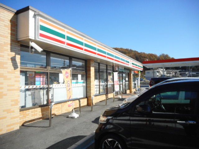 近くのコンビニまで850m（徒歩11分）