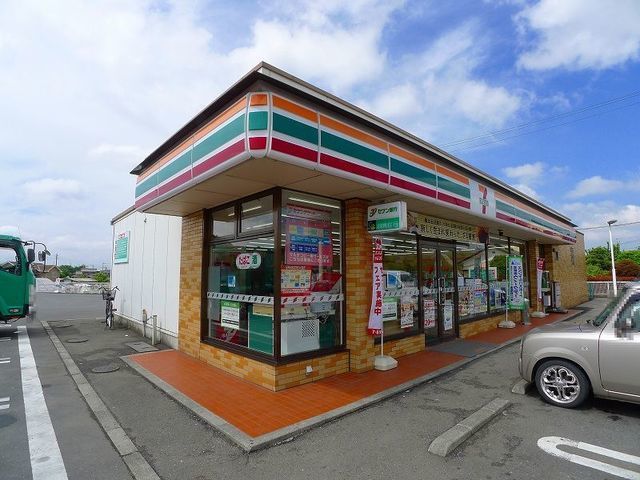 近くのセブンイレブン太田市市場町店まで750m（徒歩10分）