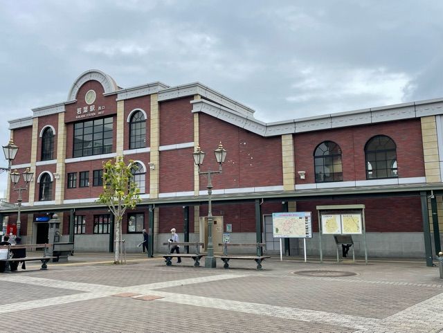 近くの若葉駅まで650m（徒歩9分）