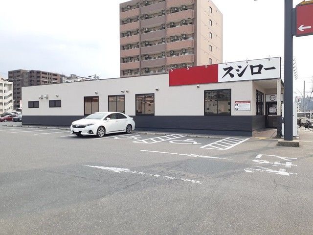 近くのスシロー福岡伊都店まで350m（徒歩5分）