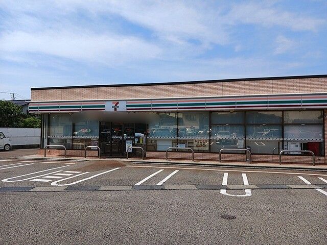 近くのセブンイレブンまで584m(徒歩8分)