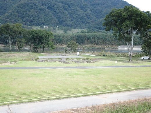 近くの水辺の楽校ぶぶるパークみかもまで1,100m(徒歩14分)