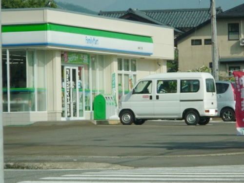 近くのファミリーマート勝山旭町二丁目まで350m(徒歩5分)