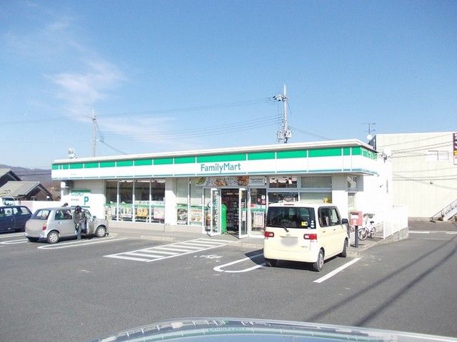近くのファミリーマート甲西三雲店まで866m（徒歩11分）