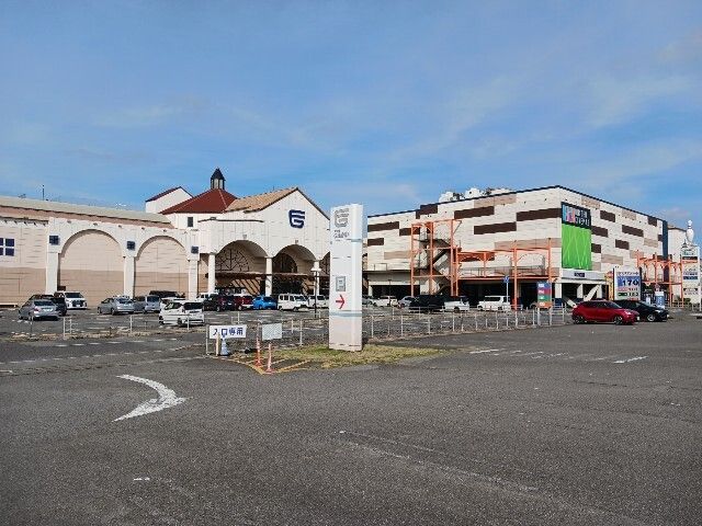 近くのフジグラン今治まで750m(徒歩10分)