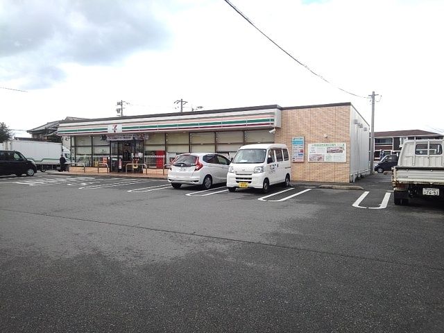 近くのセブンイレブン八女蒲原店まで180m(徒歩3分)