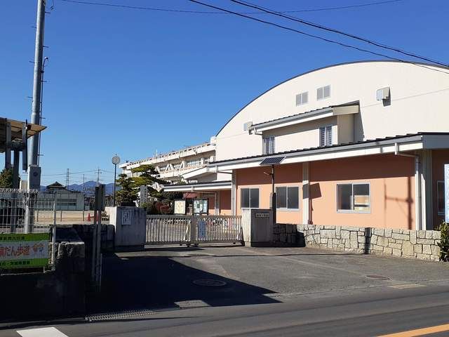 近くの小学校まで360m（徒歩5分）