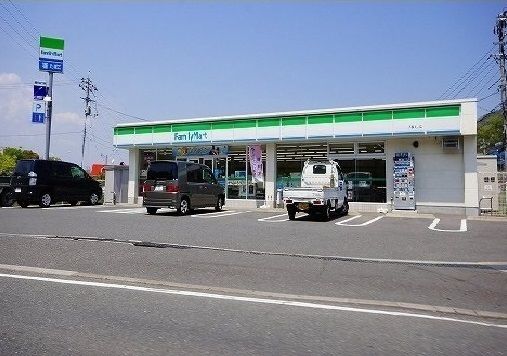 近くのファミリーマート　戸坂大上店まで1,200m（徒歩15分）