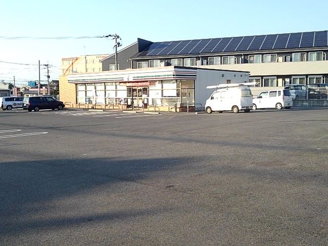 近くのセブンイレブン筑後向山店まで550m（徒歩7分）