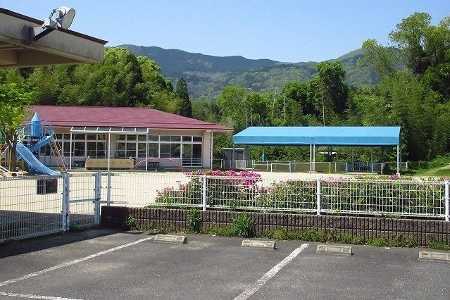 近くの幼稚園・保育園まで450m（徒歩6分）