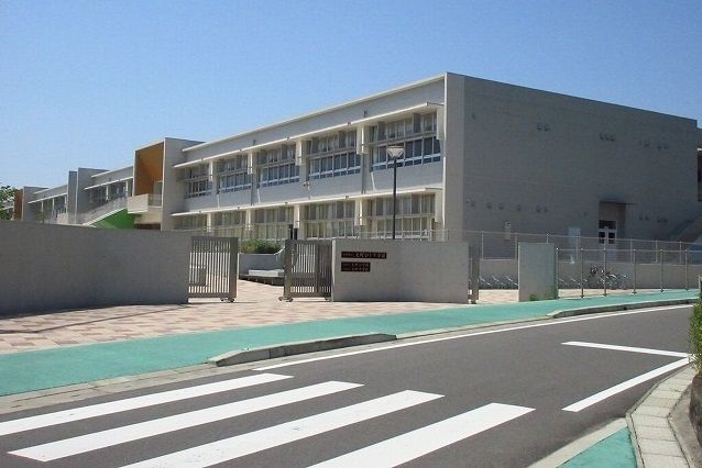 近くのひじり学園まで350m（徒歩5分）