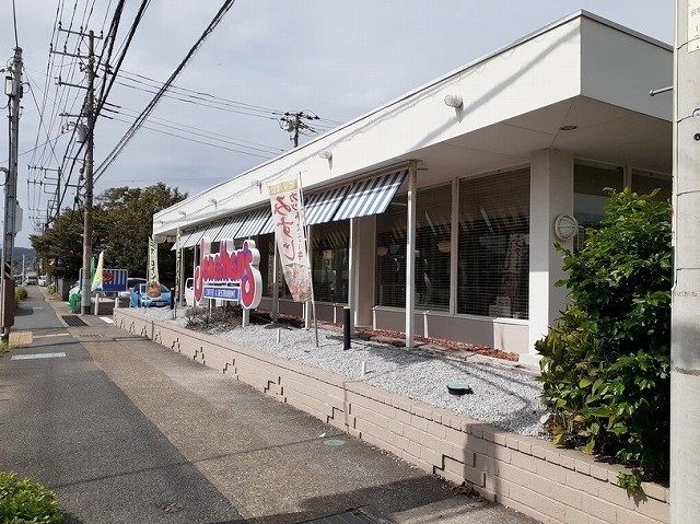 近くの飲食店まで215m（徒歩3分）