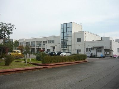 近くの糸魚川東小学校まで550m（徒歩7分）