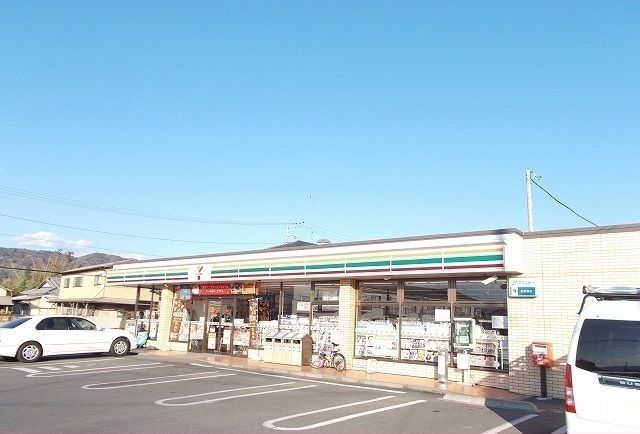 近くのセブンイレブン別堀店まで300m(徒歩4分)