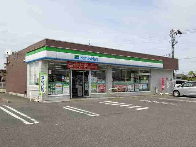 近くのファミリーマート大垣北方町店まで400m(徒歩5分)