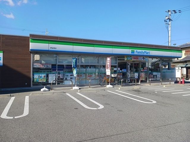近くのファミリーマート様まで270m(徒歩4分)