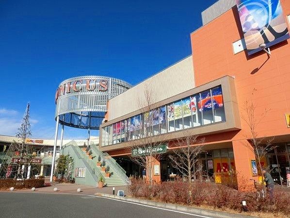 近くのウニクス上里店まで1,700m（徒歩22分）