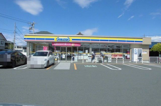 近くのミニストップ天カ須賀店まで650m（徒歩9分）