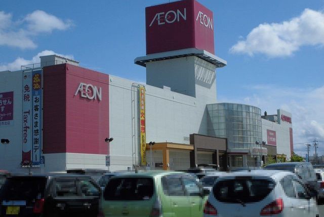 近くのイオンモール四日市北店まで1,600m（徒歩20分）