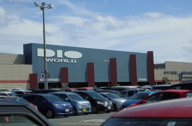 近くのディオワールド四日市店まで1,600m（徒歩20分）