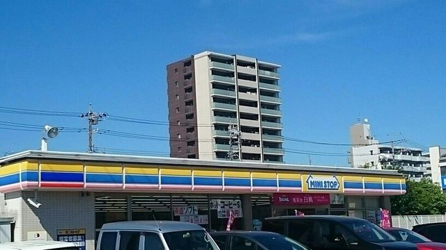 近くのミニストップまで1,000m(徒歩13分)