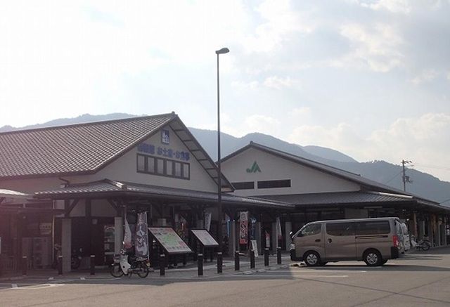 近くの道の駅ひなの里かつうらさんまで4,500m(徒歩57分)