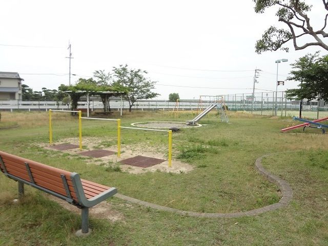 近くの川内流通団地公園まで1,700m（徒歩22分）