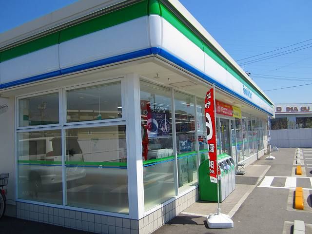 近くのファミリーマート下松南花岡店まで500m(徒歩7分)