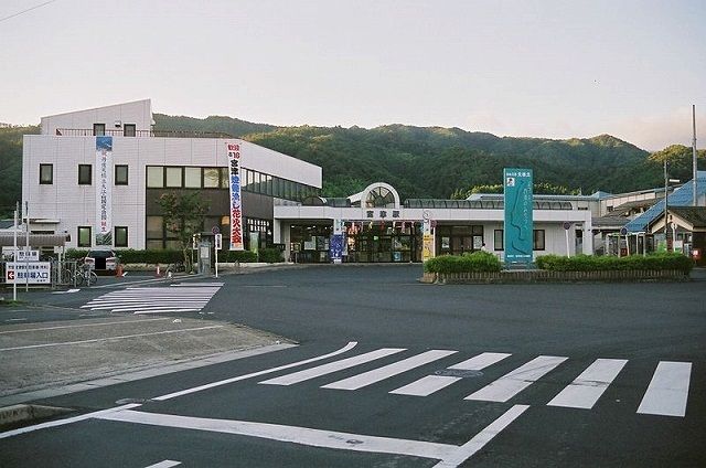 近くの宮津駅まで350m(徒歩5分)