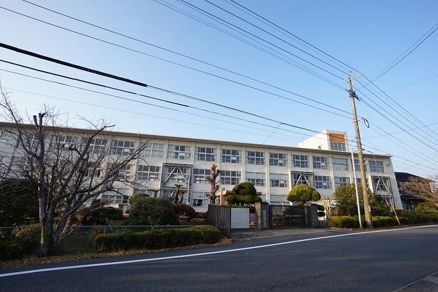 近くの島門小学校まで750m（徒歩10分）